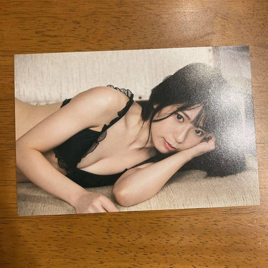 Amazon.co.jp: 東村芽依 1st写真集 ポストカード 黒ランジェリー